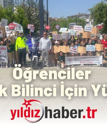 Öğrenciler Trafik Bilinci İçin Yürüdü