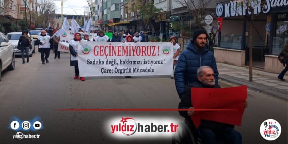 Keşan’da Emekliler Sokağa İndi “20 Bin TL Seyyanen Zam Şart!”