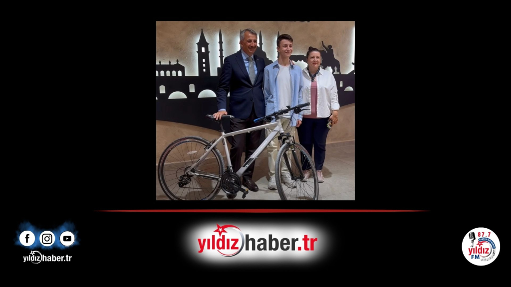 Keşan Tertemiz Olana Kadar Edirne Valisi Yunus Sezer’den Duyarlı Genç Aras’a Bisiklet Hediyesi